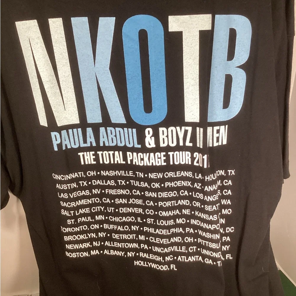 New Kids on the Block Official 2017 Size Extra Large Concert Shirt. - Picture 2 of 2